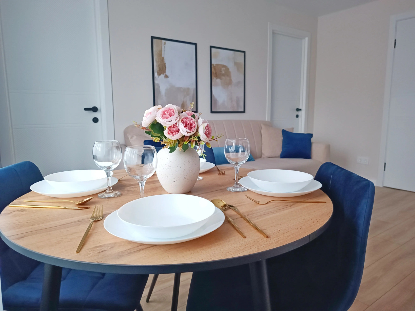 Двухкомнатные Сканди апартаменты в Центре Города