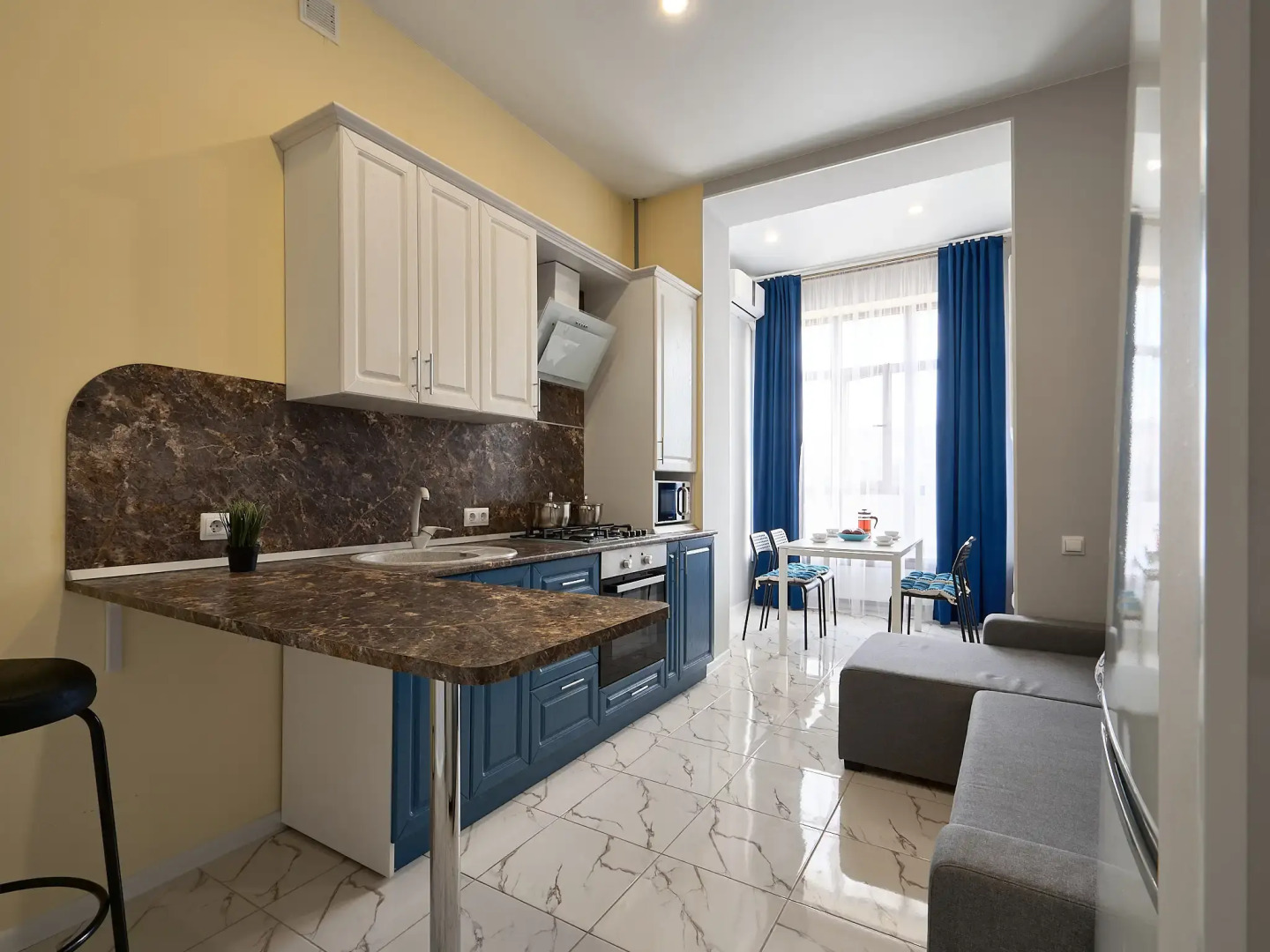 Апартаменты Шафран Ирины Савельевой - В центре у курортного бульвара - Закрытый двор