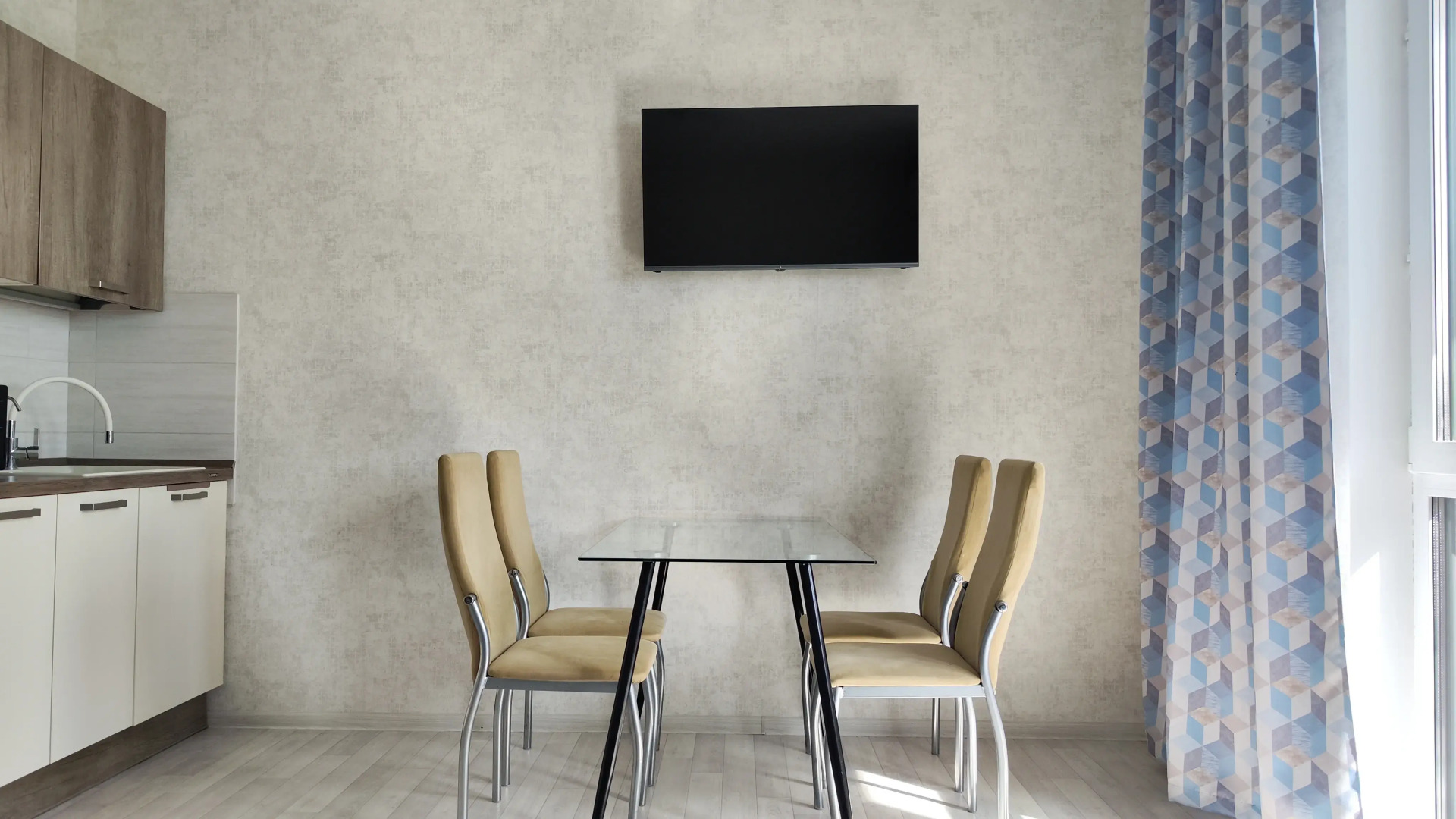 Апартаменты Panda Home с видом на мост влюблённых