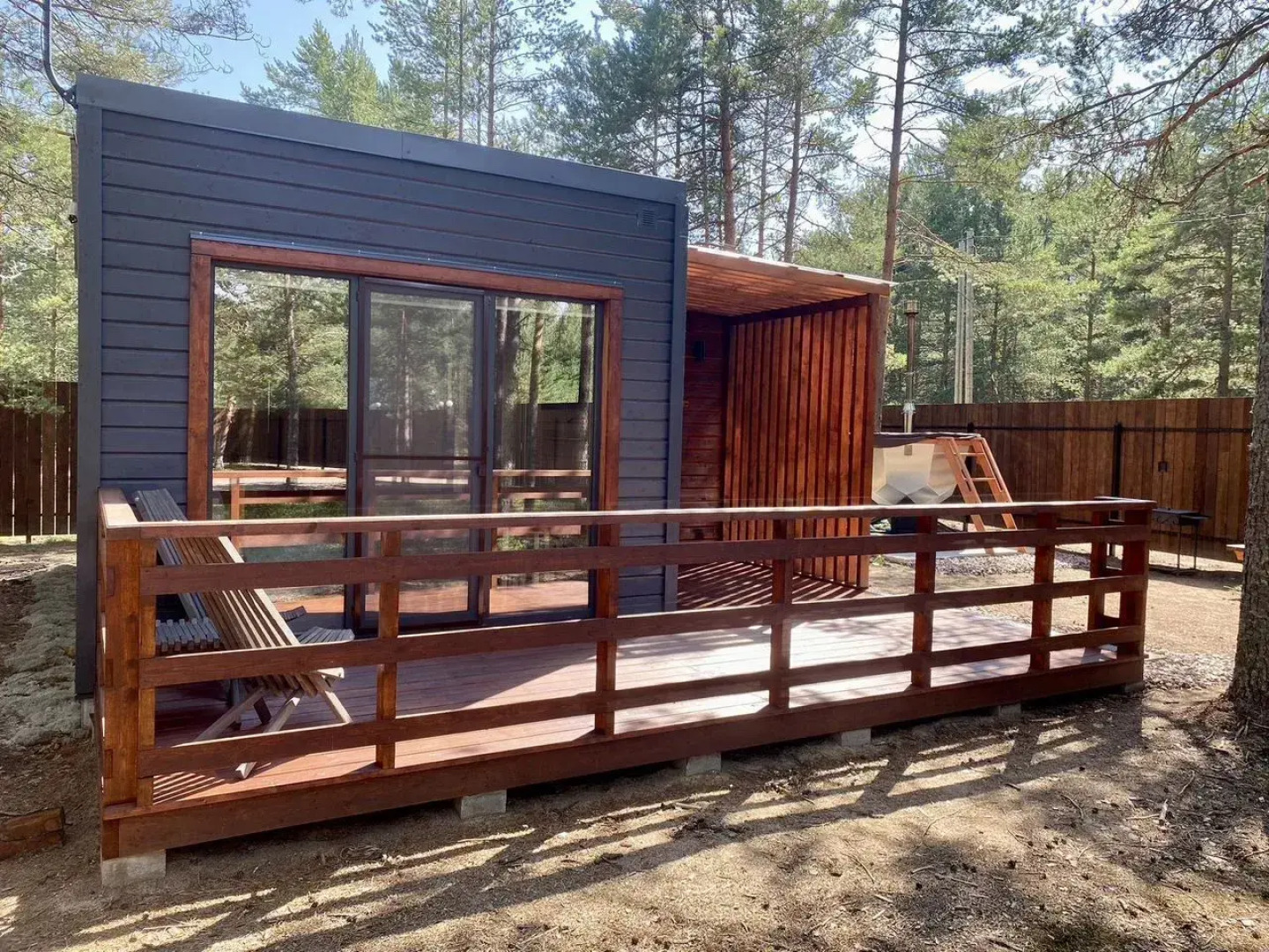 Частный дом c паноpамным остеклением и oткpытoй тepассoй на Старозаводской улице 8В