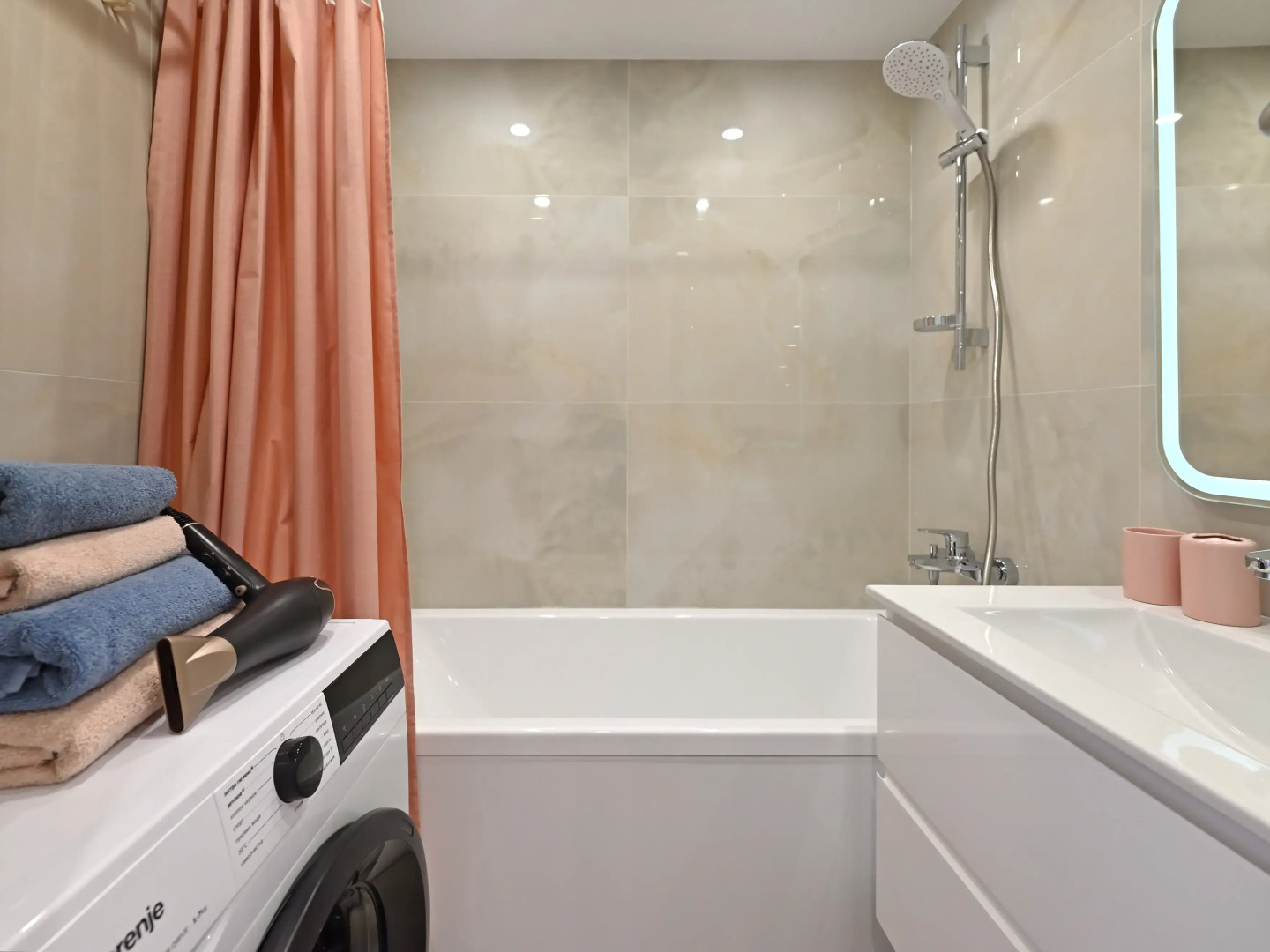 КвартираKenig Holidays 3-к в центре Рыбной деревни у Кафедрального собора