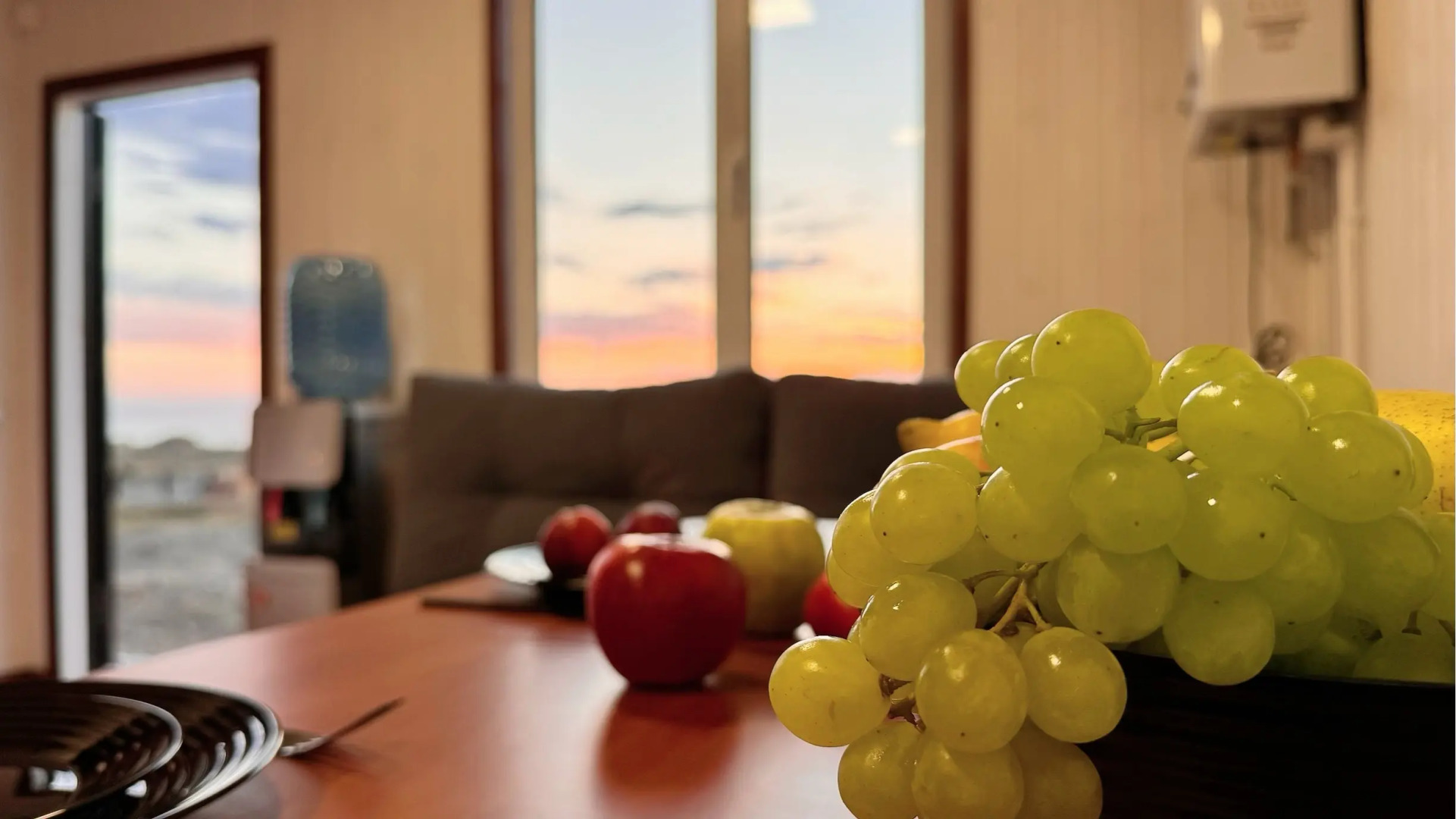 Частный дом у моря с беседкой