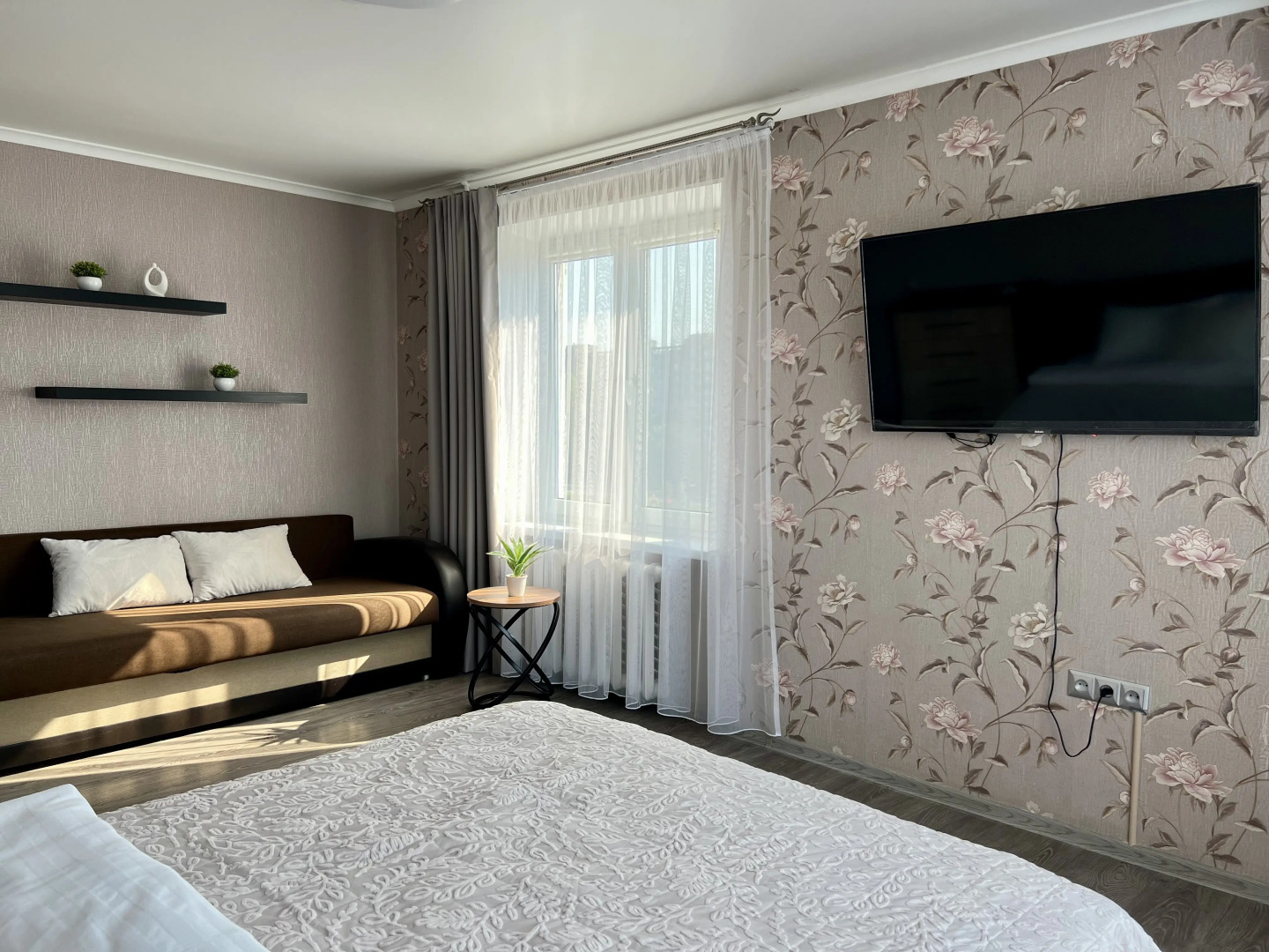 Квартира 2-комнатная Zoya-Apart у острова Канта с видом на реку и Кафедральный собор