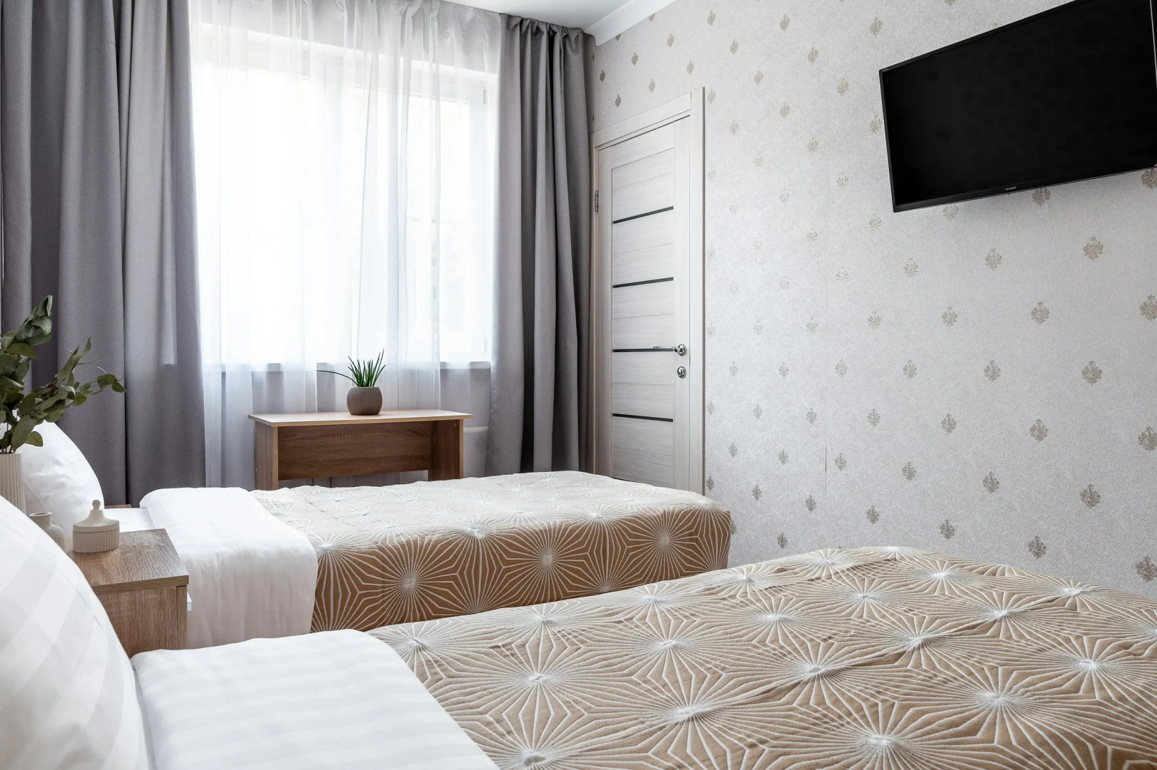 Апартаменты Дом у Дендрария Red apartments Сальвия