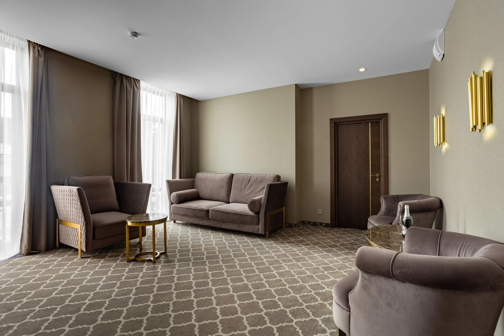 Отель Ирыстон