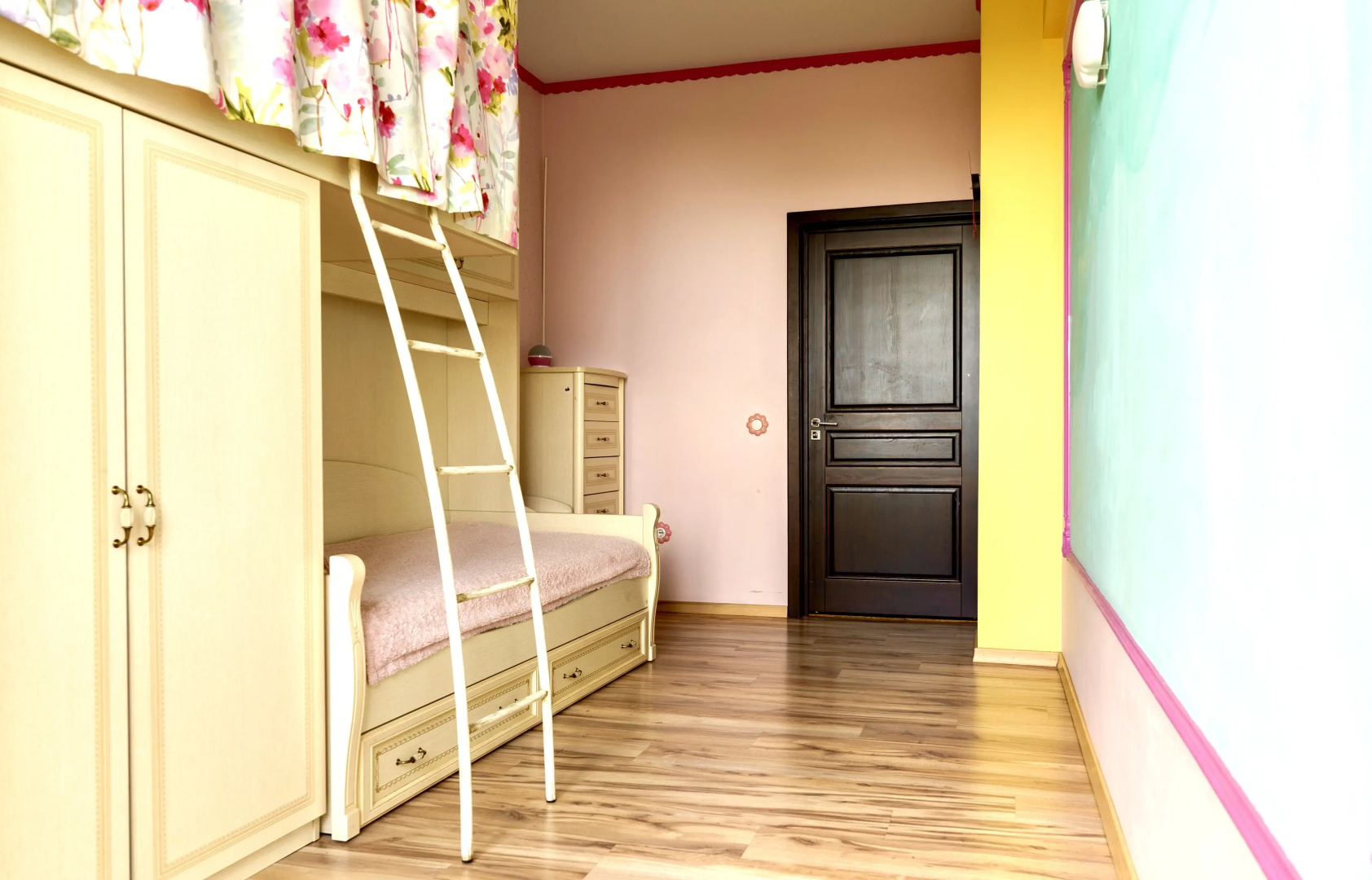 Апартаменты ApartMari Шикарные 4-комнатные апартаменты Лофт в центре