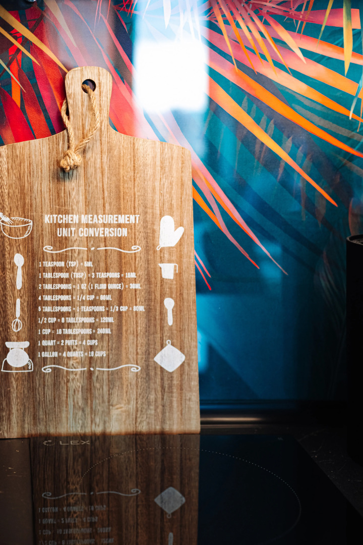 Апартаменты Lalapart Tropikana с ярким ремонтом на 30 этаже небоскреба Савеловский Сити