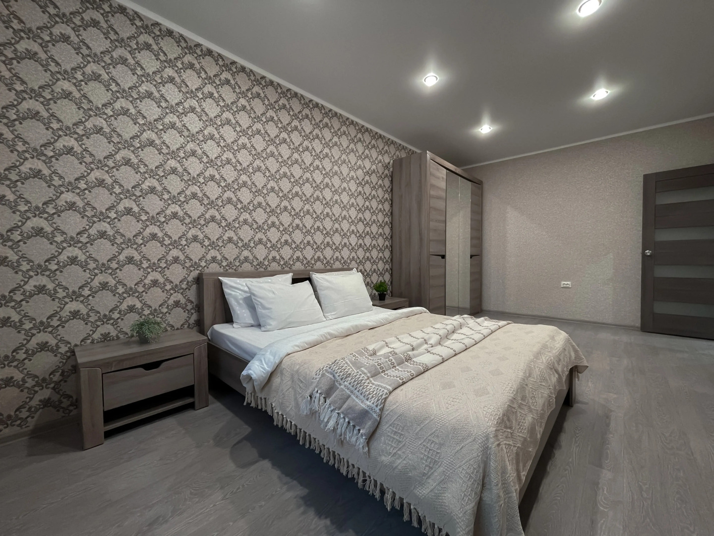 Квартира Green FOX двухкомнатная с евроремонтом