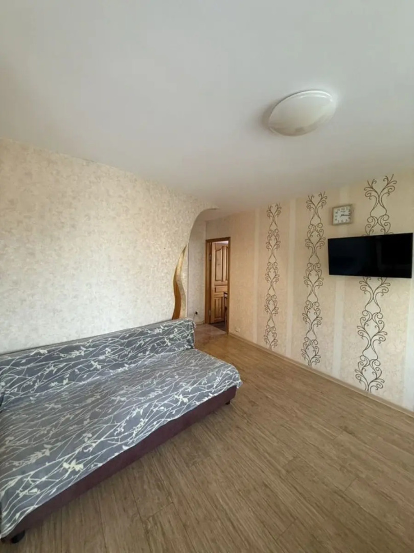 Квартира 3-комнатная на Строительной 8