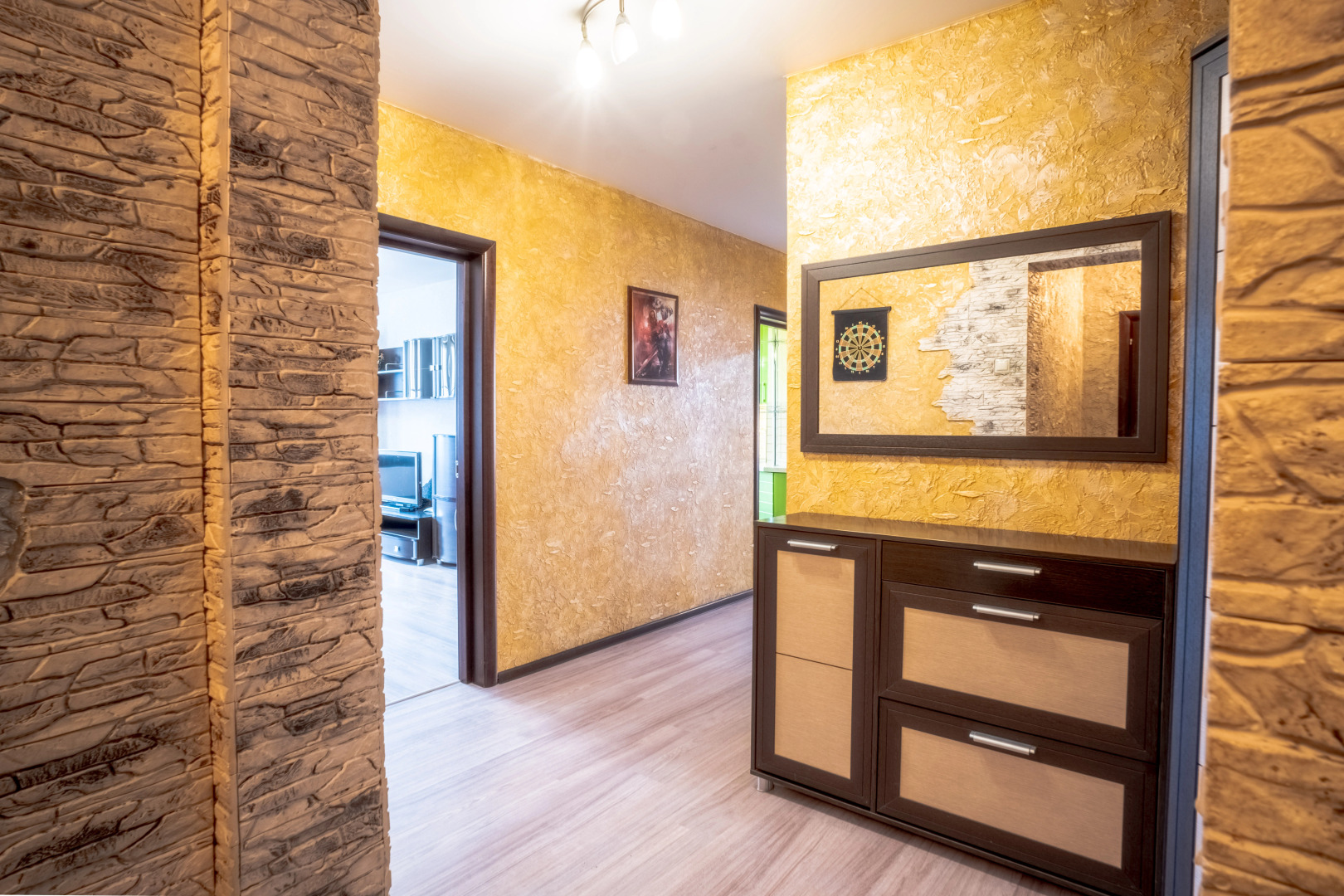 Квартира большая двухкомнатная в отличном районе