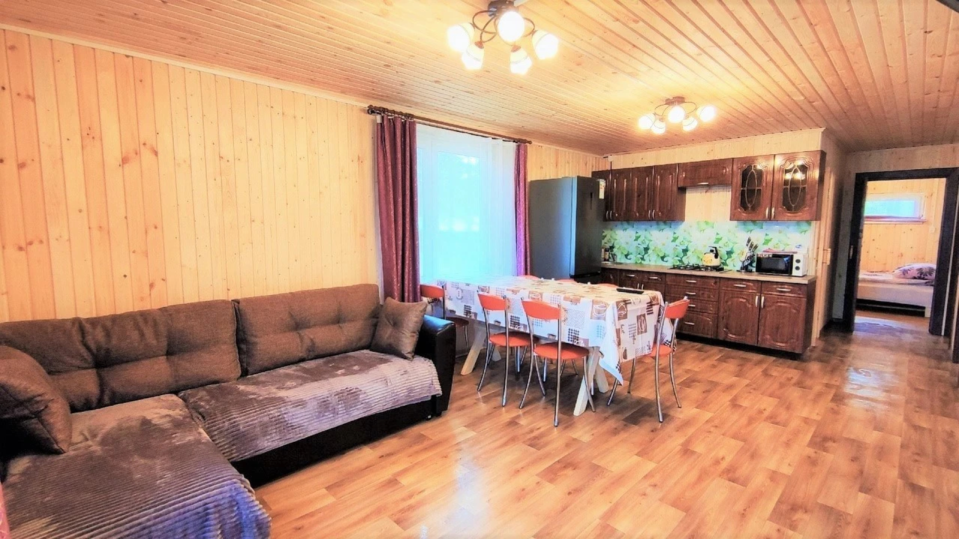 Коттедж с баней в сосновом бору у озера, рядом с турбазой Чайка