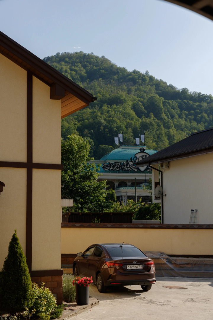 Частный Дом напротив казино с личной парковкой