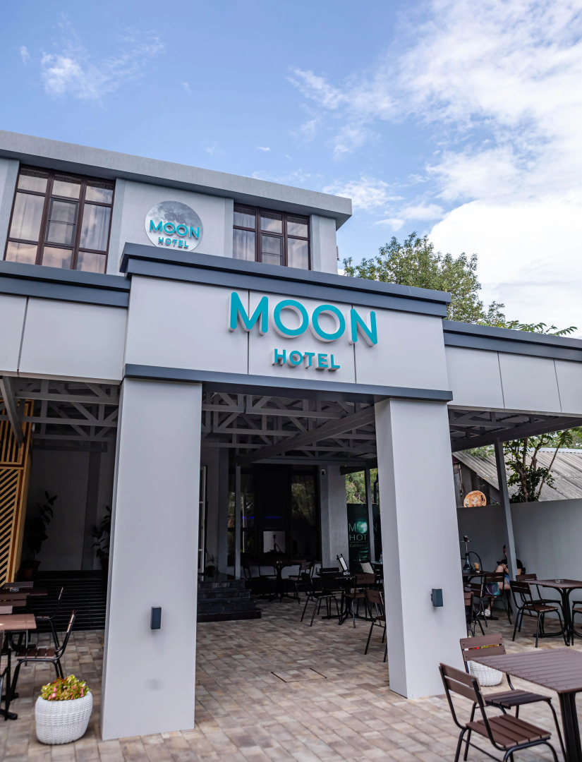 Отель Moon Hotel