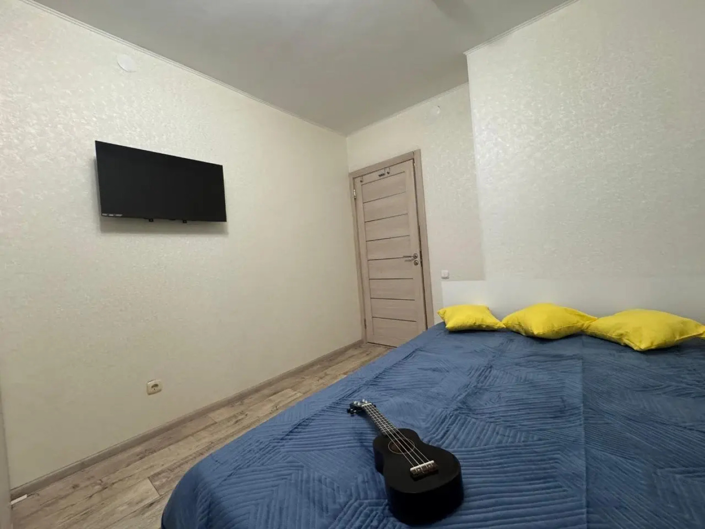 Апартаменты на 14 гостей на Хади Такташа 121 в центре города  На берегу Оз.Кабан