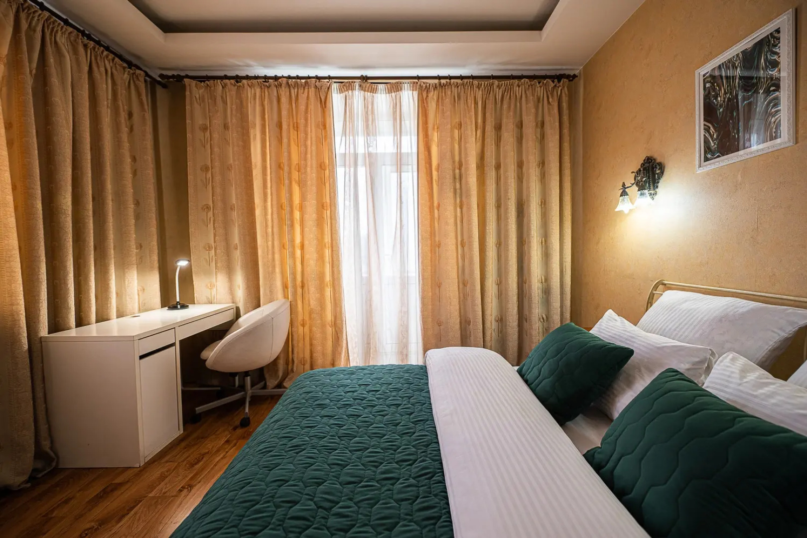 Апартаменты Пять Звезд на Свободы 66