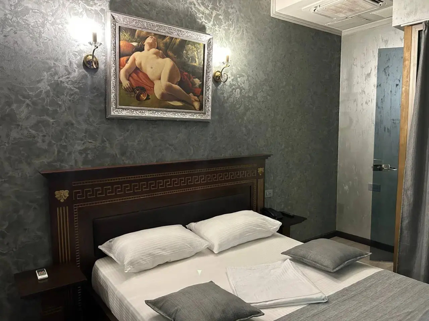 Отель Roma Yerevan & Tours