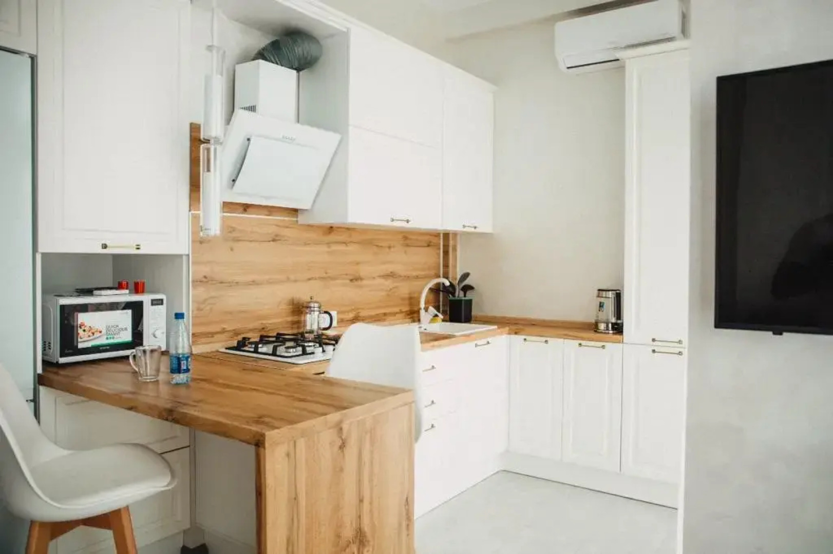 Море квартир уютная студия с панорамными окнами в центре Адлера 5