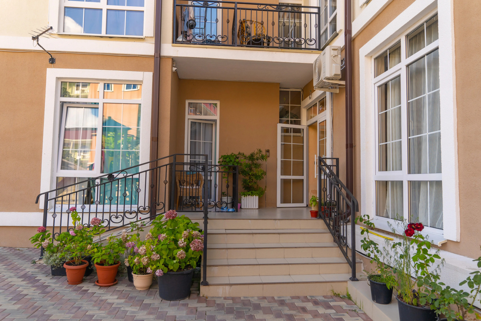 Апартаменты уютные с панорамными окнами от LetoApart