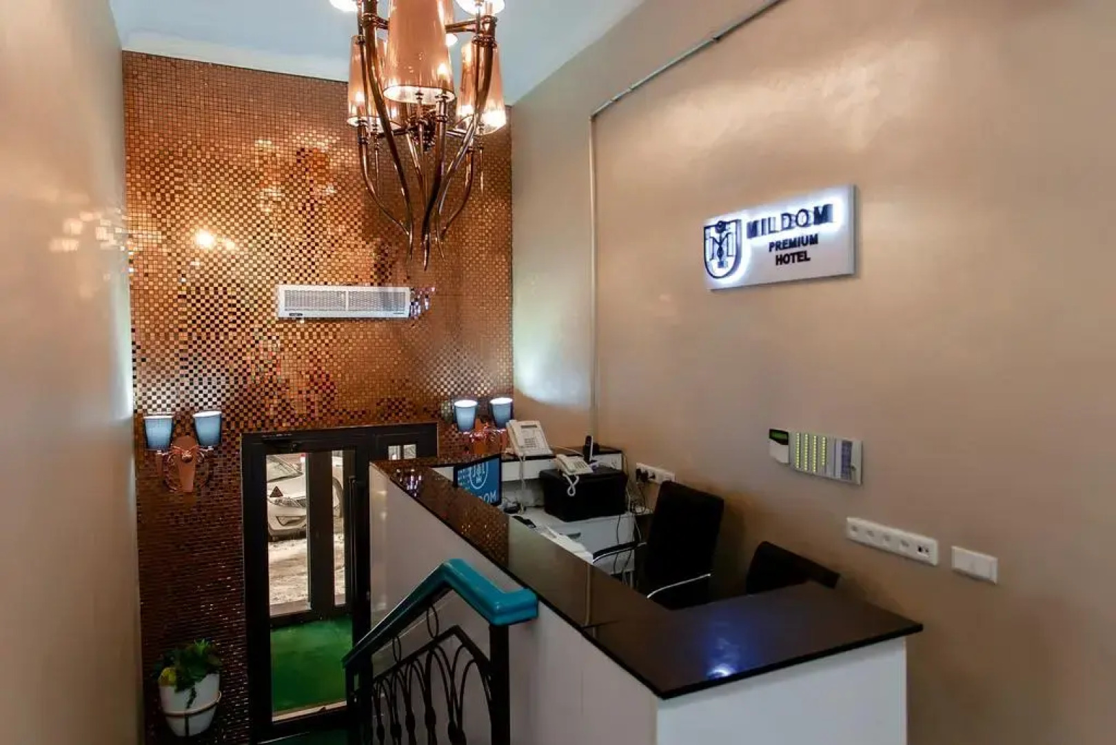 Отель Mildom Premium