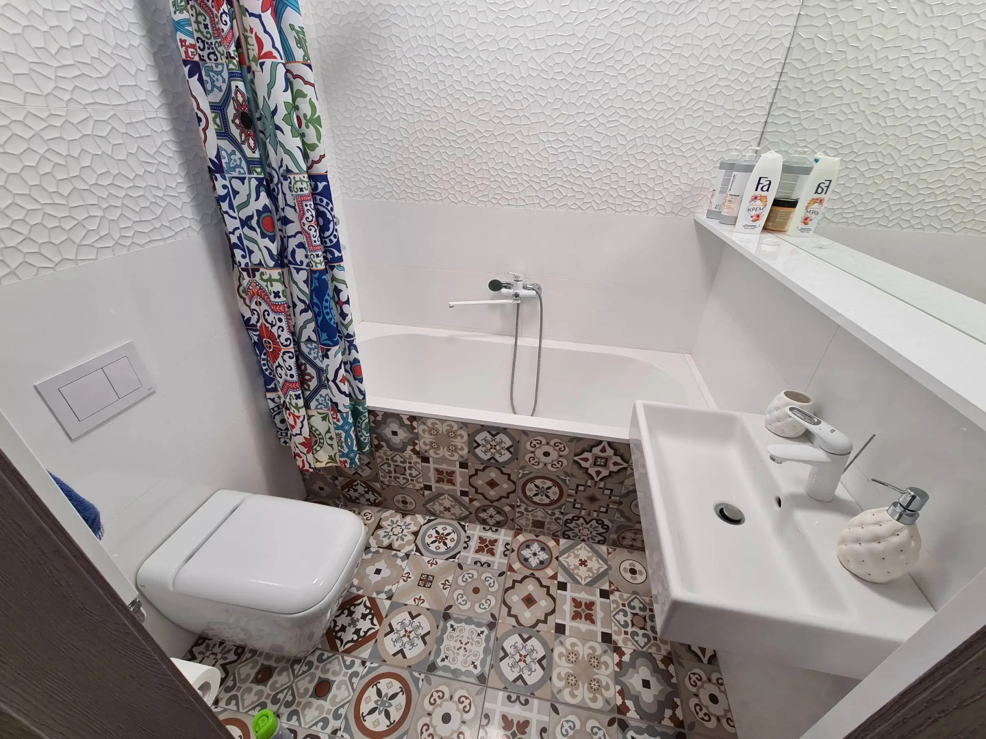 Двухкомнатная квартира на Тихомирова