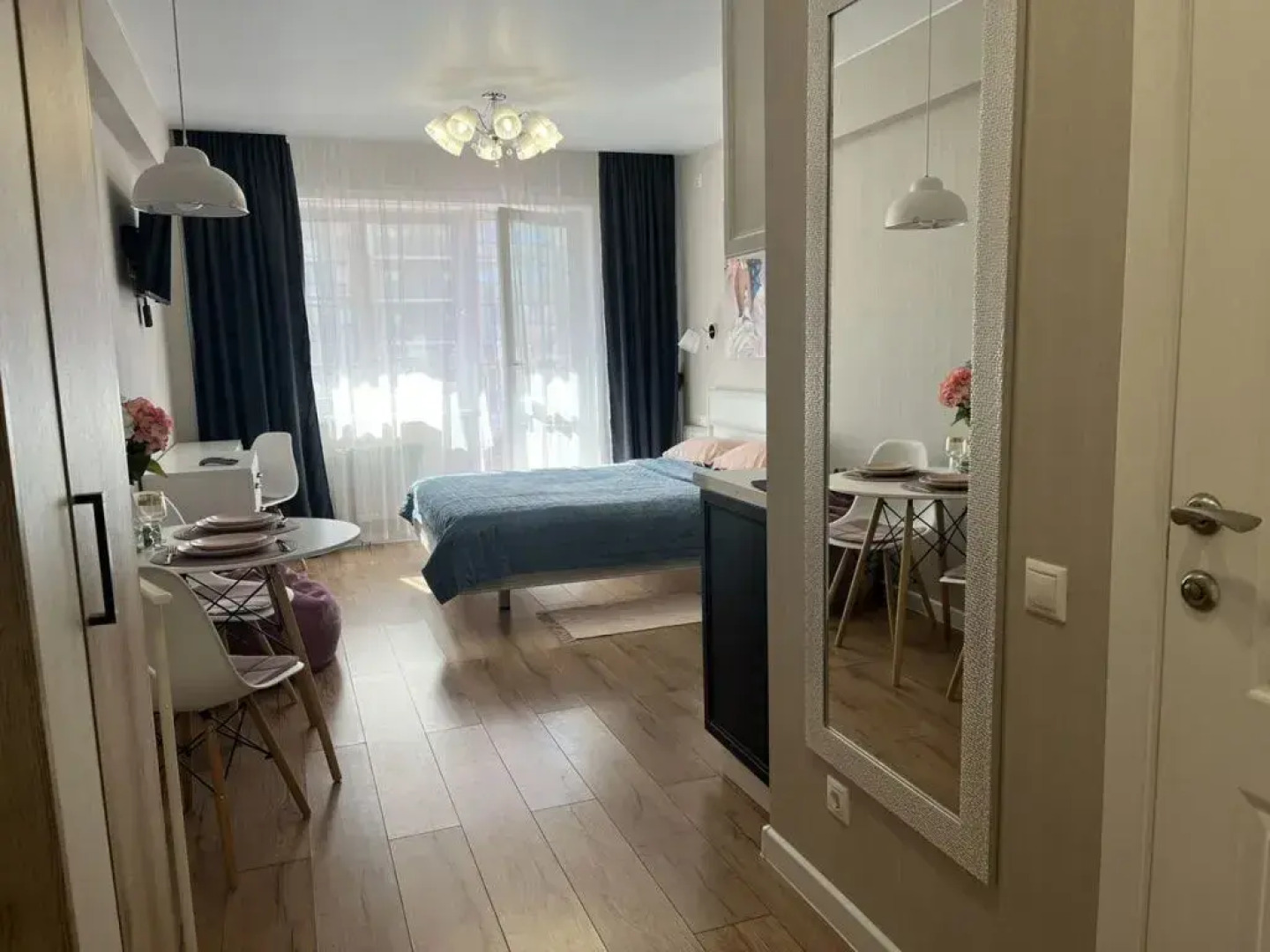 Апартаменты Бархат с балконом в центре города