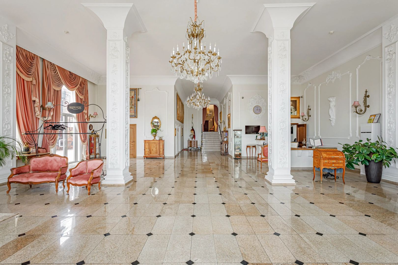 Отель Бристоль