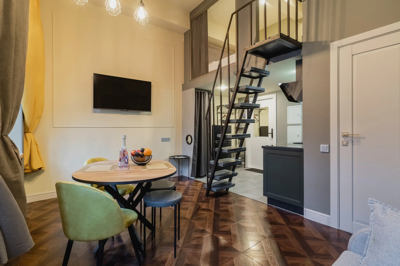 Апартаменты в Сердце Петербурга с колонкой Алиса