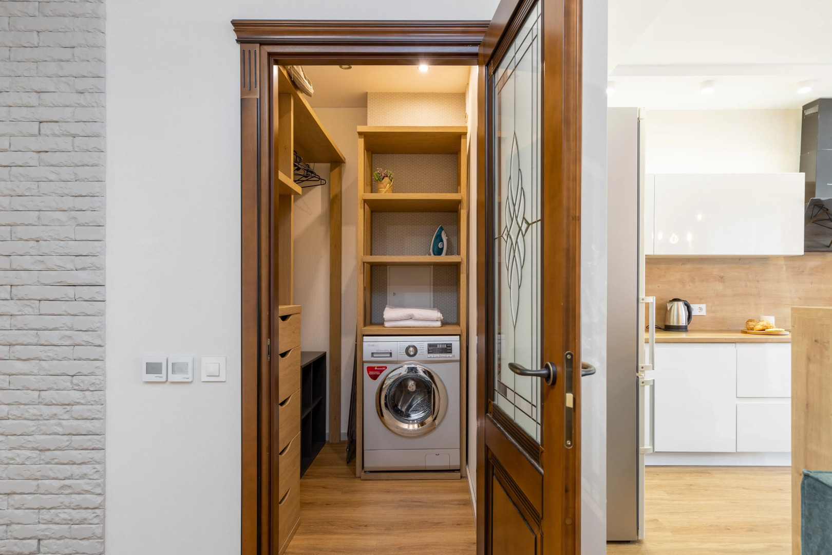 Апартаменты двухкомнатные рядом с метро и ТЦ Dana Mall