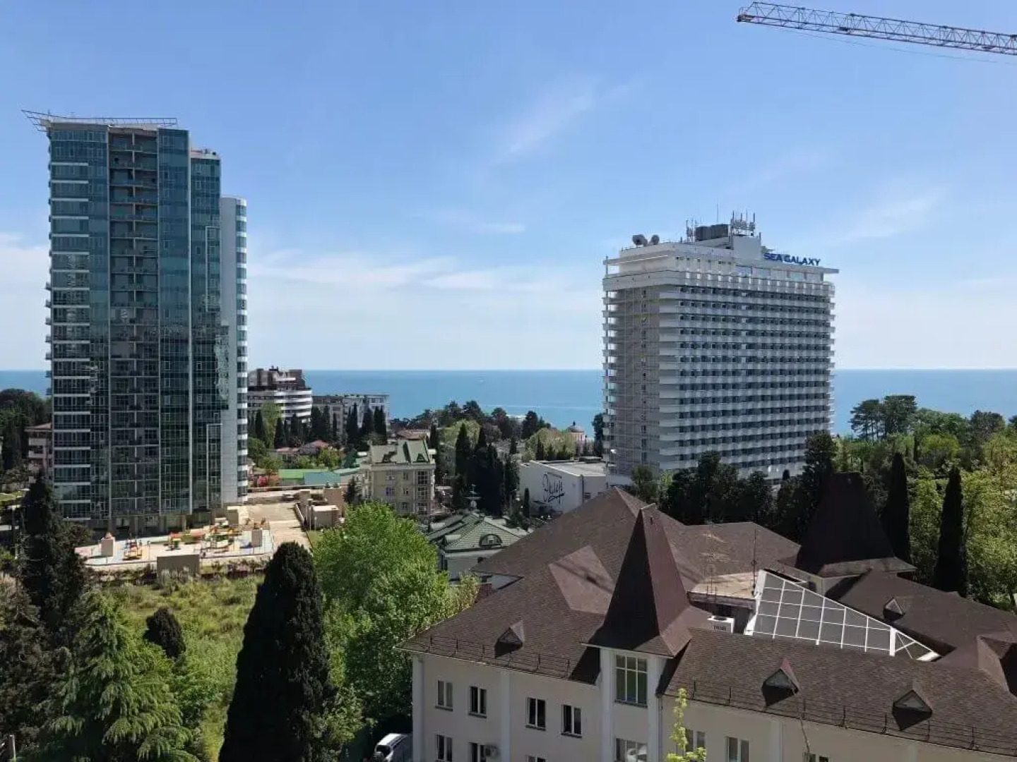 Апартаменты Светлана-Центр у моря с видом на сад магнолий