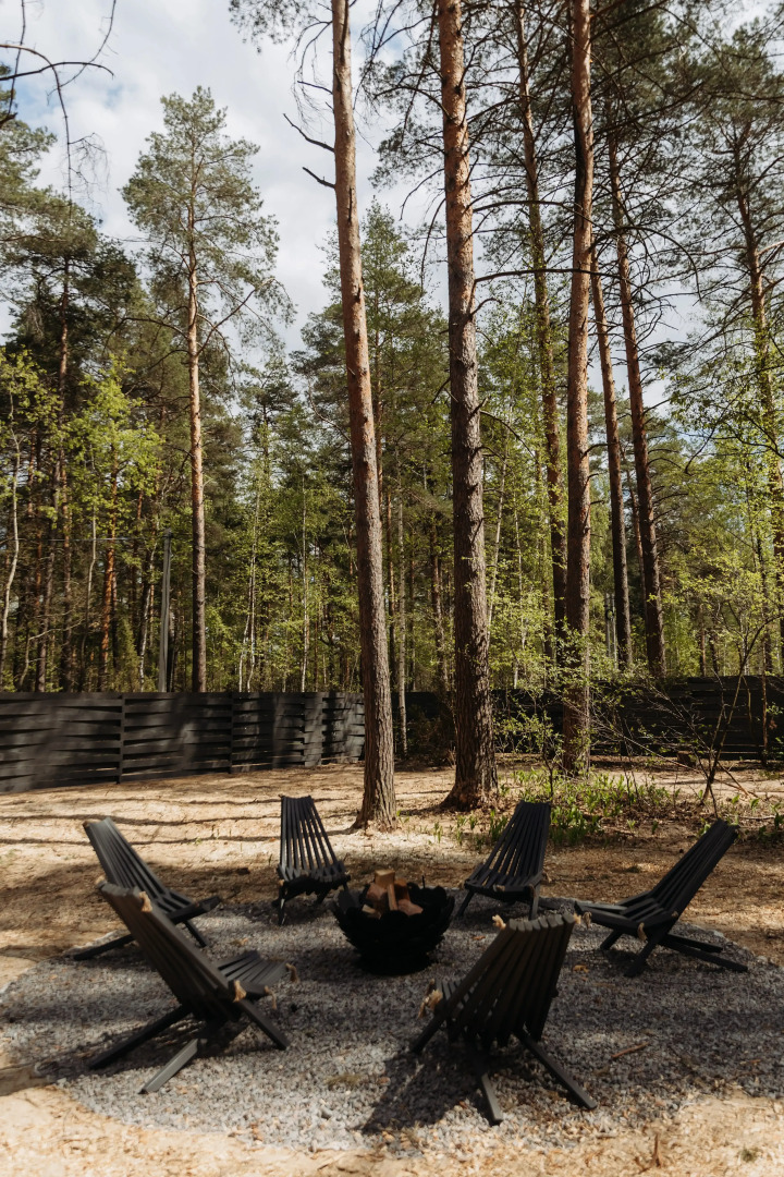 Частный дом Барнхаус в стиле бохо в сосновом лесу