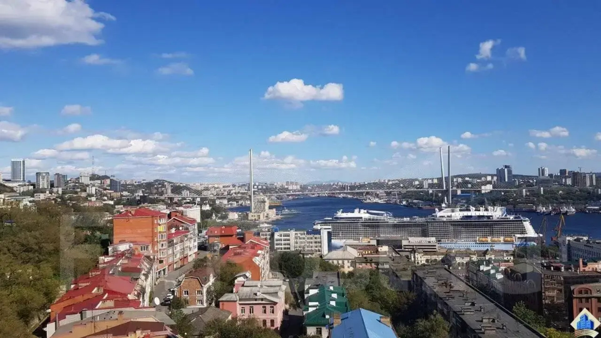 Апартаменты Central Place Vladivostok Премиум с видом на Мосты и Залив (4)