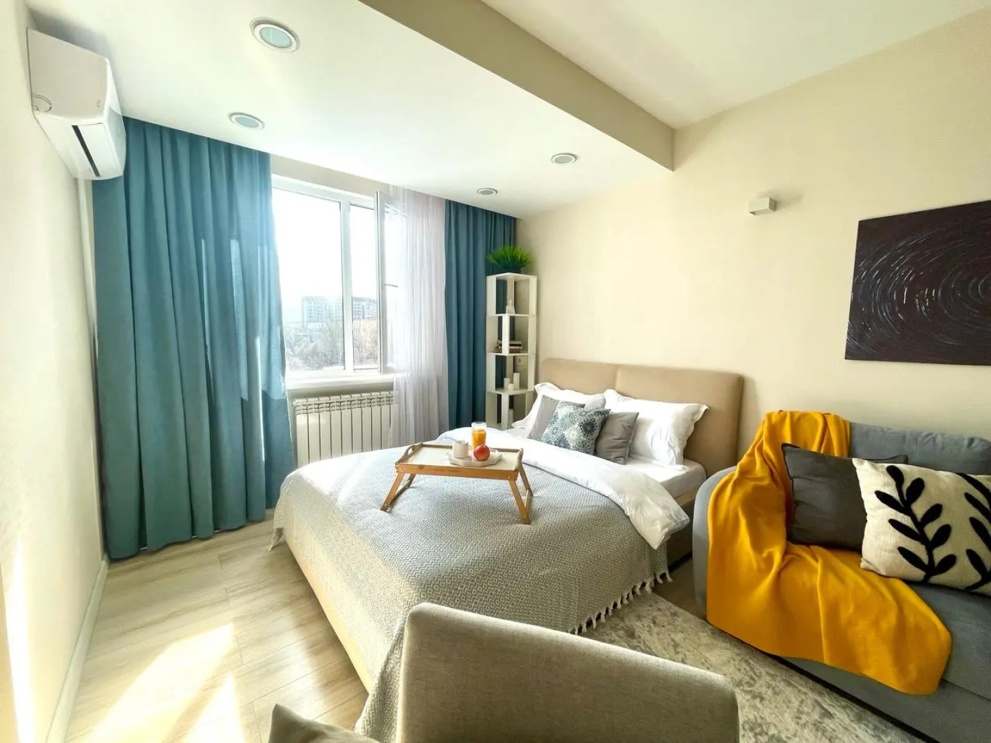 Апартаменты Студия День Ночь с Видом На Горы