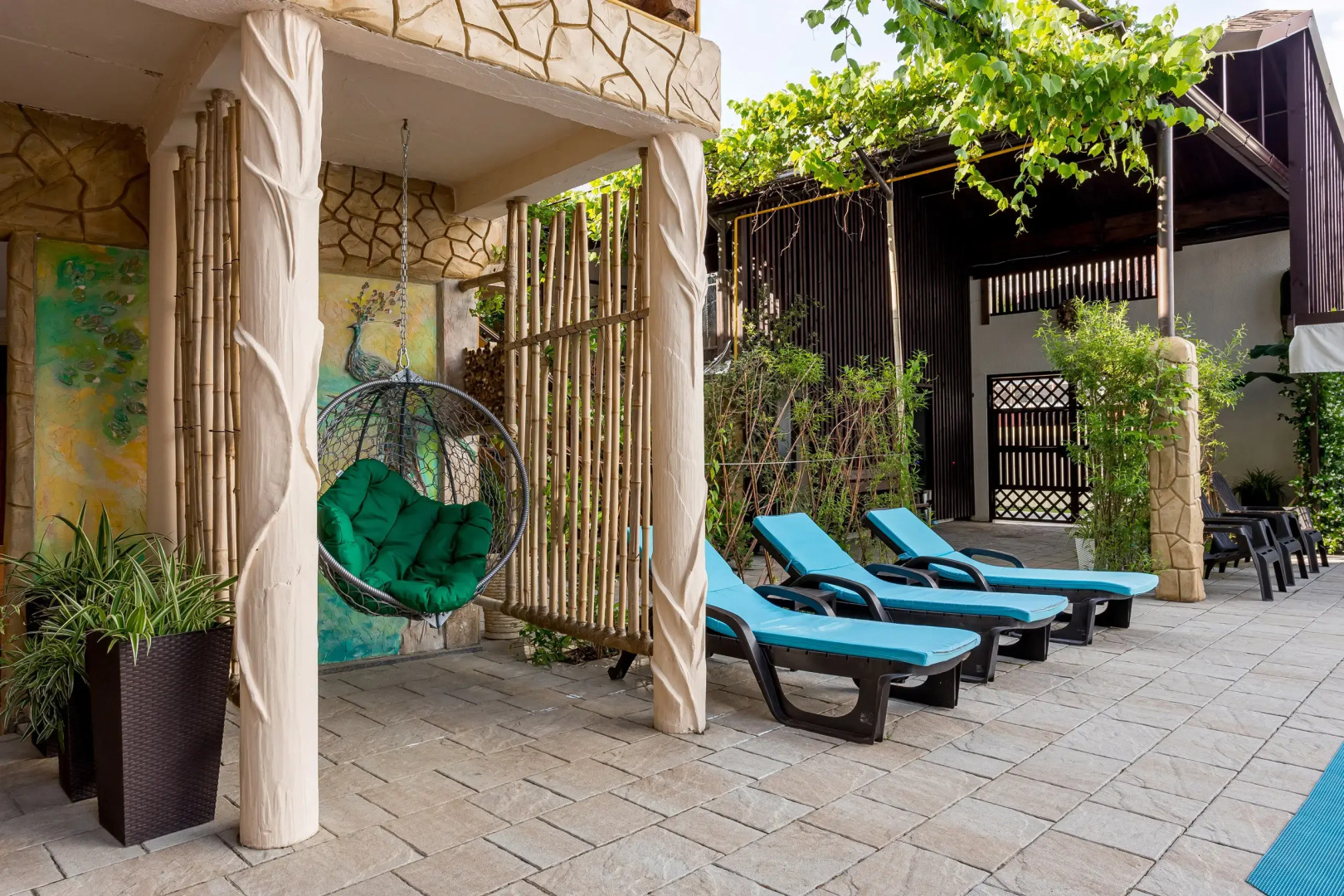 Отель Лаура