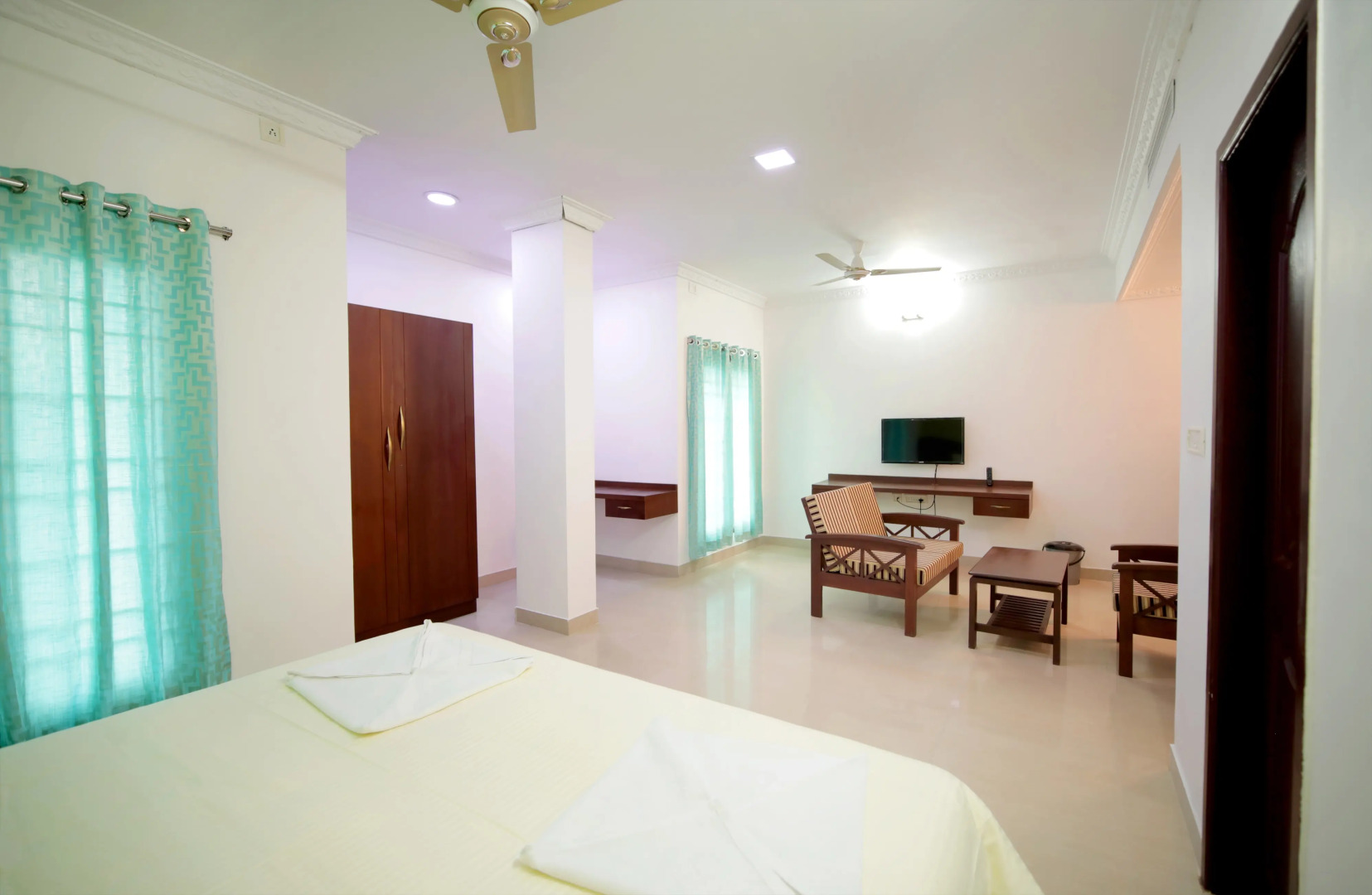 Отель Lee Crysstal