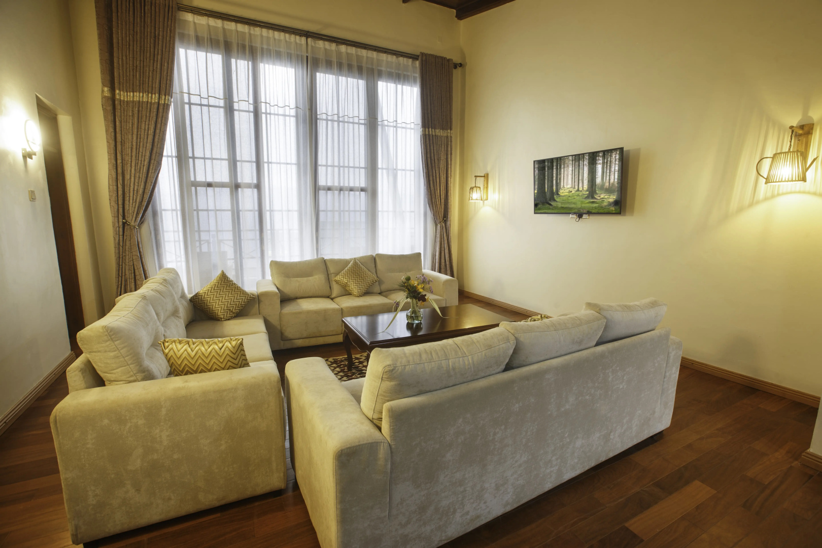 Отель Gorilla Heights Lodge