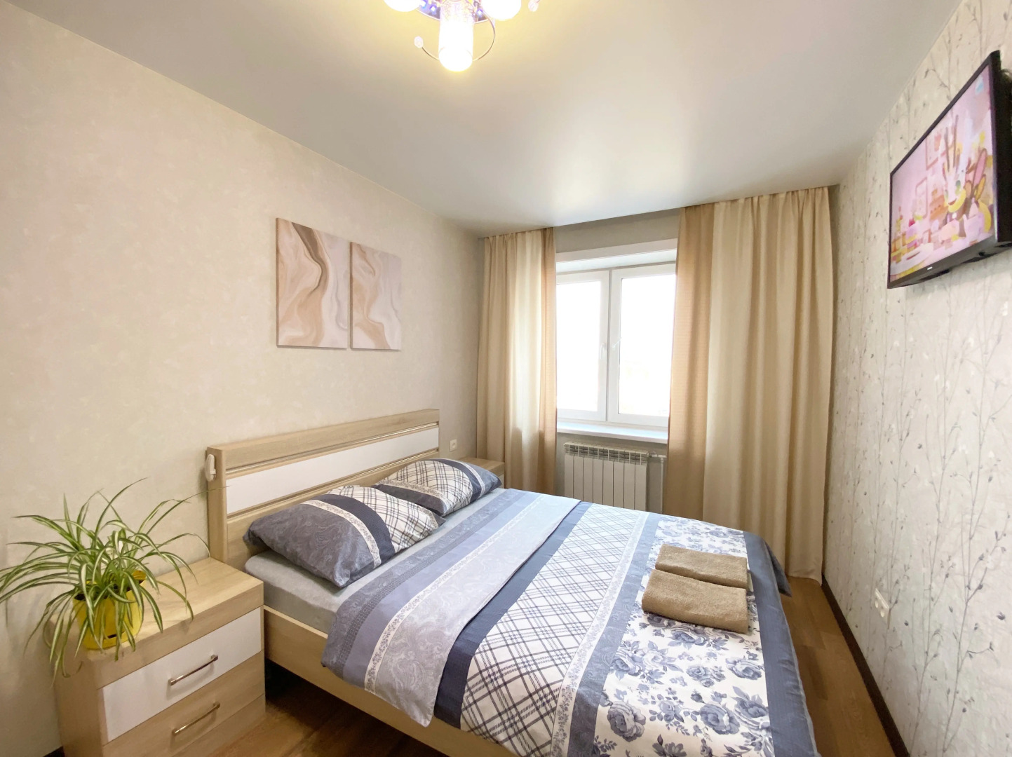 Апартаменты Люкс 2-комнатные Лесная 5 жёлтый нарцисс