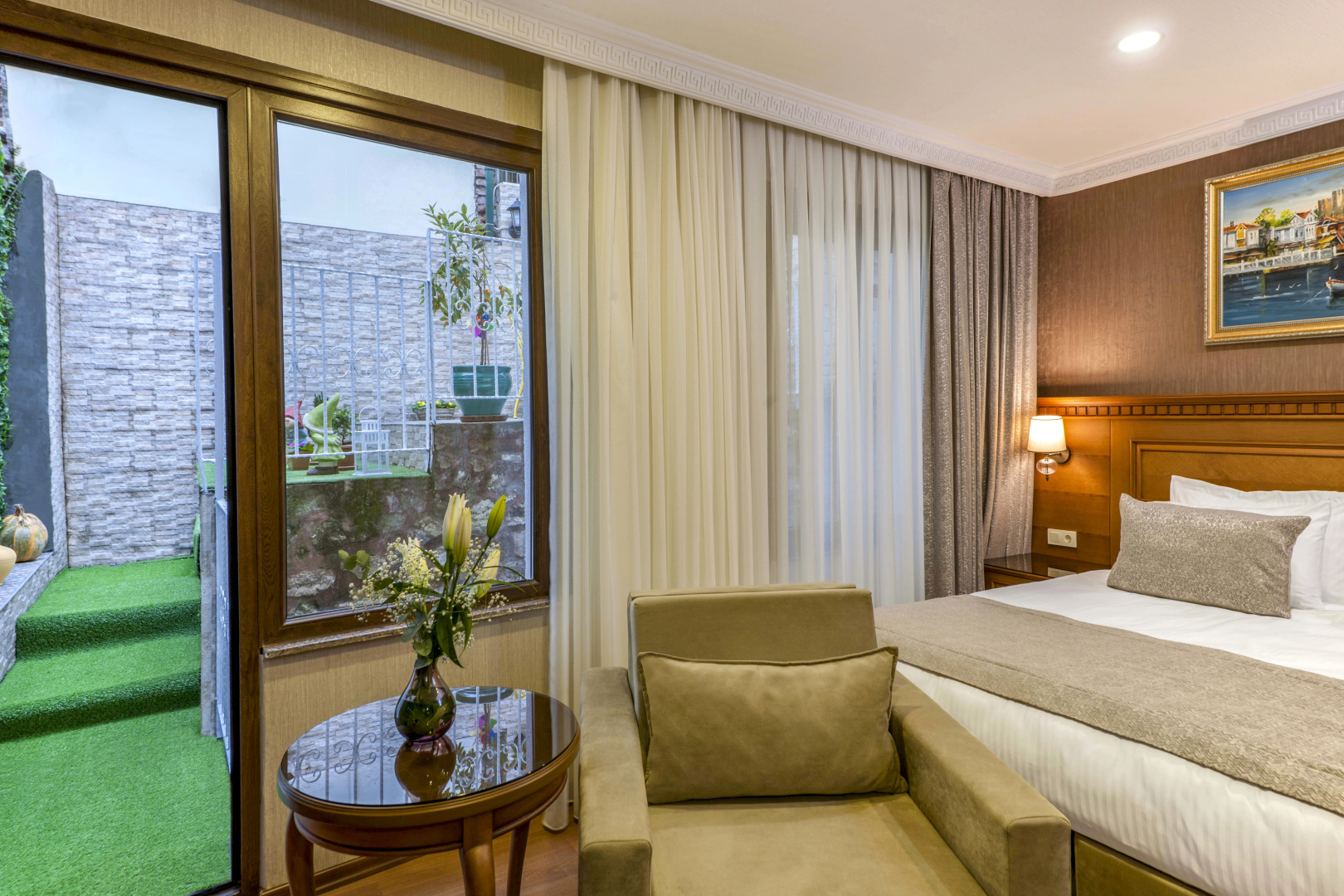 Royan Suites Boutique Hotel