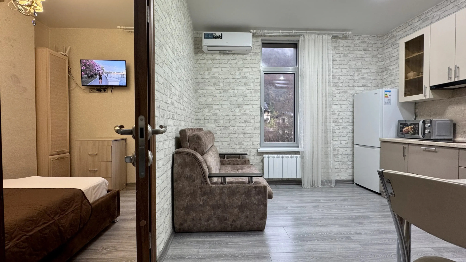 Квартира с отдельной спальней и видом на горы на Березовой 28/1 Я на море