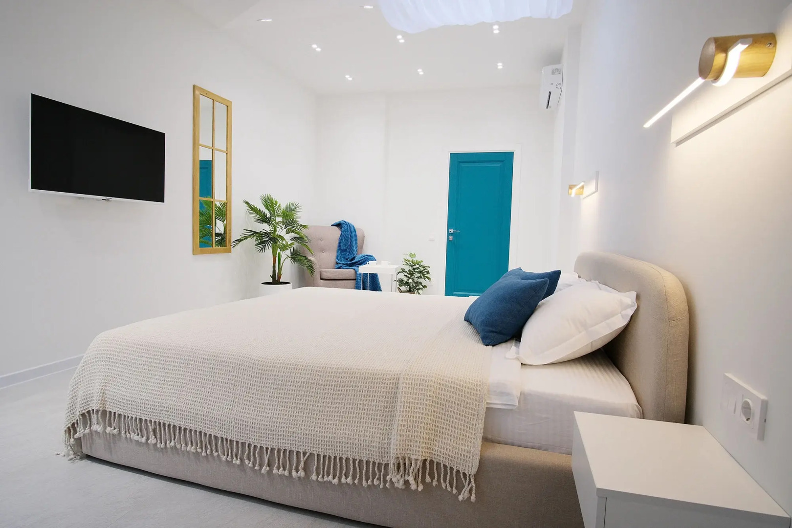 Апартаменты Дизайнерская мансарда в 150 метрах от моря