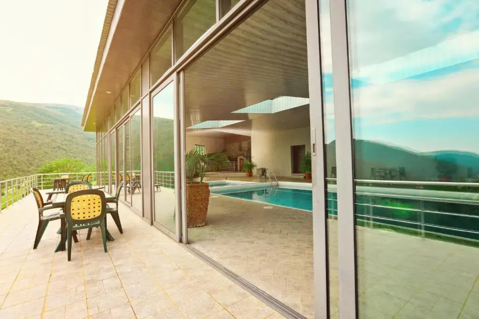 Курортный отель Ani