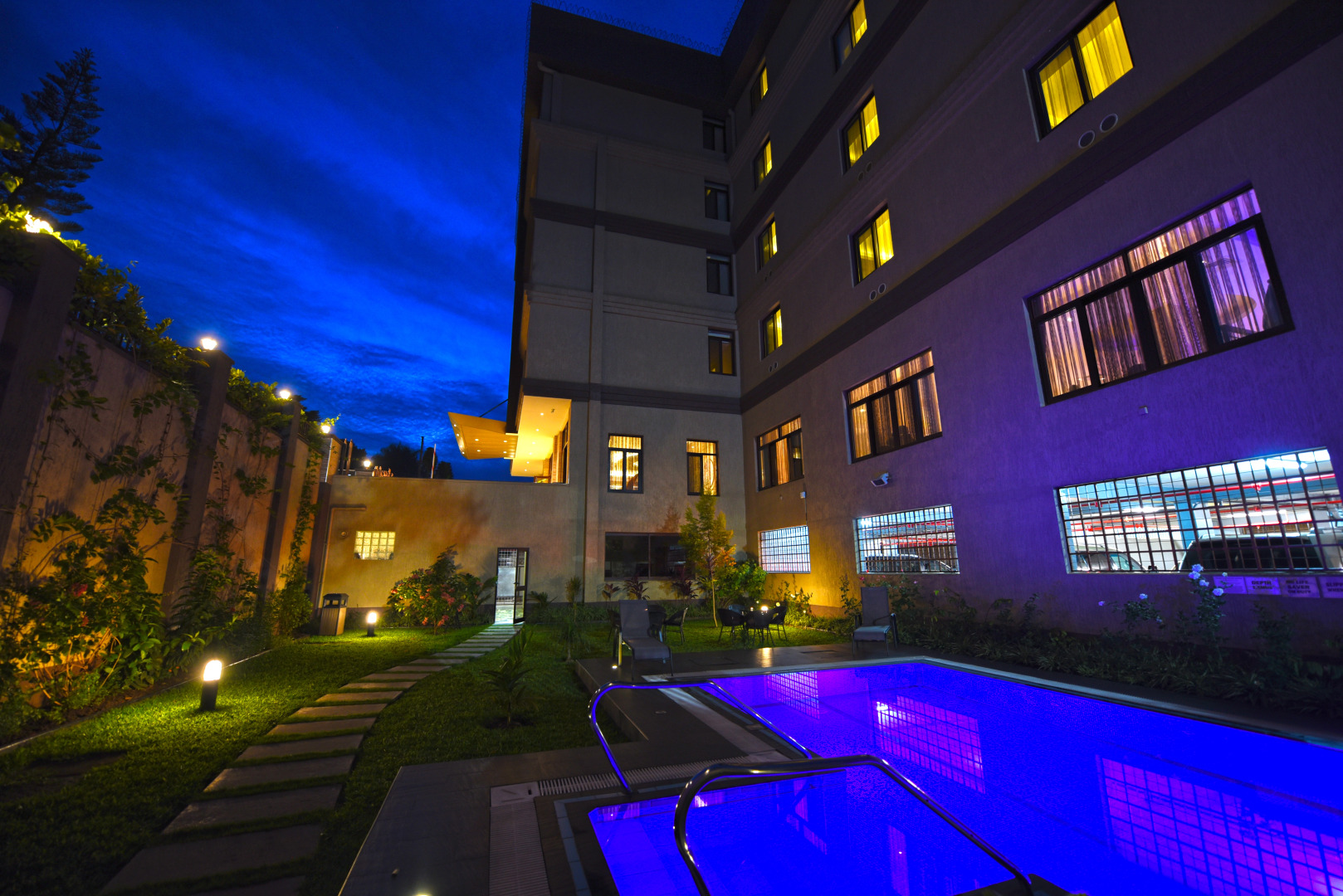 Отель The Athena