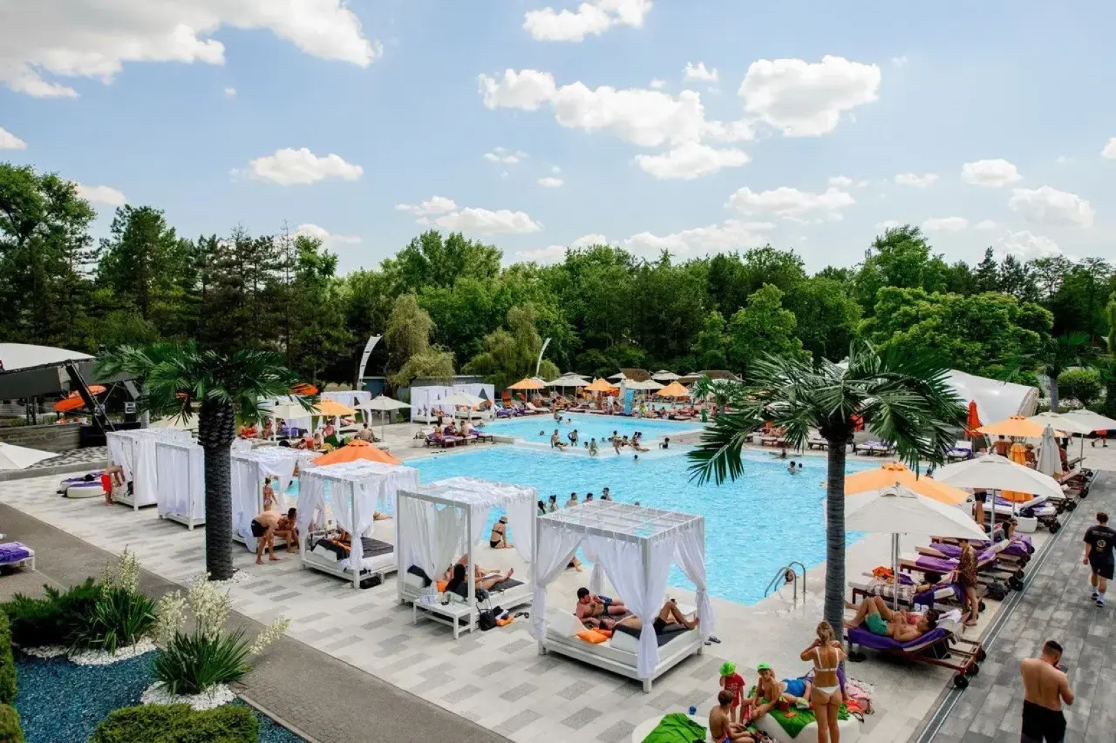 Отель BOUTIQUE HOTEL EMBARGO
