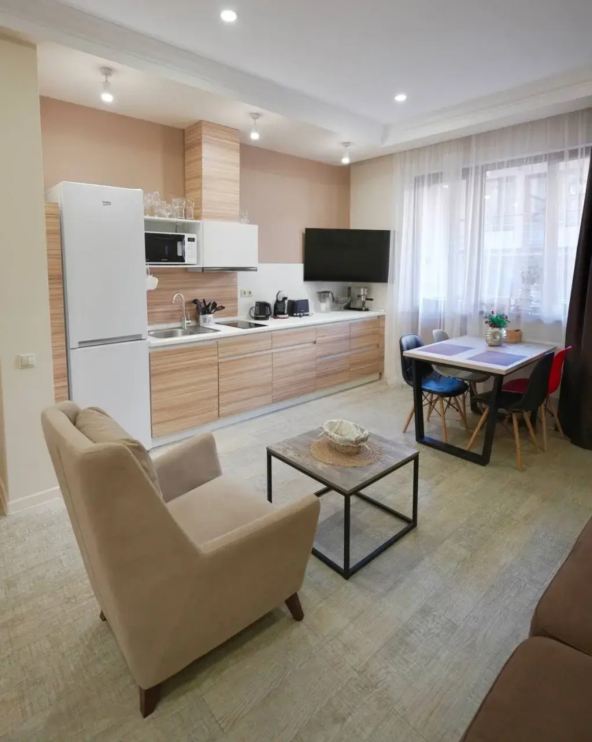 Квартира Двухкомнатная напротив ТЦ Горки Город