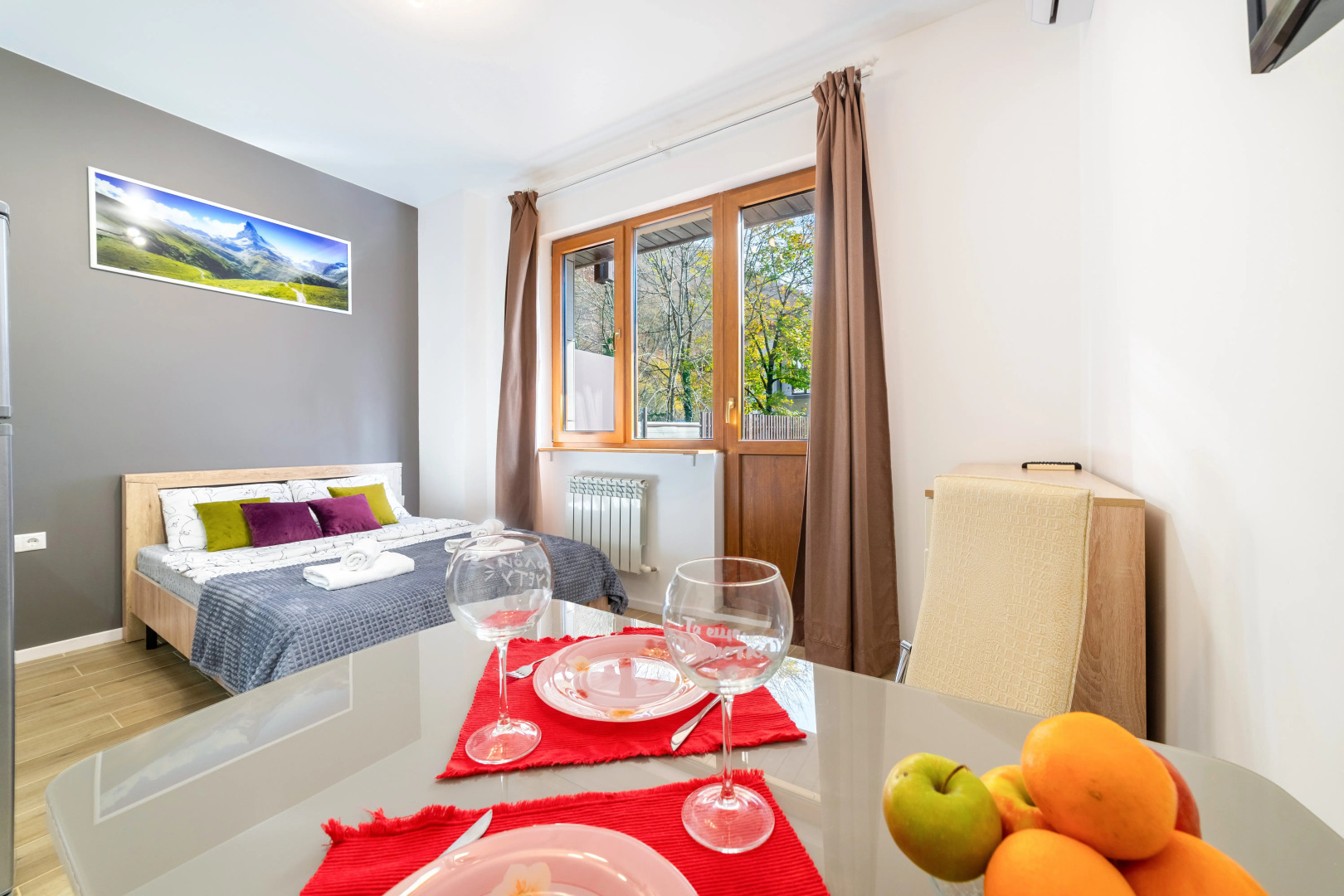 Апартаменты Просторная студия с балконом и видом на горы