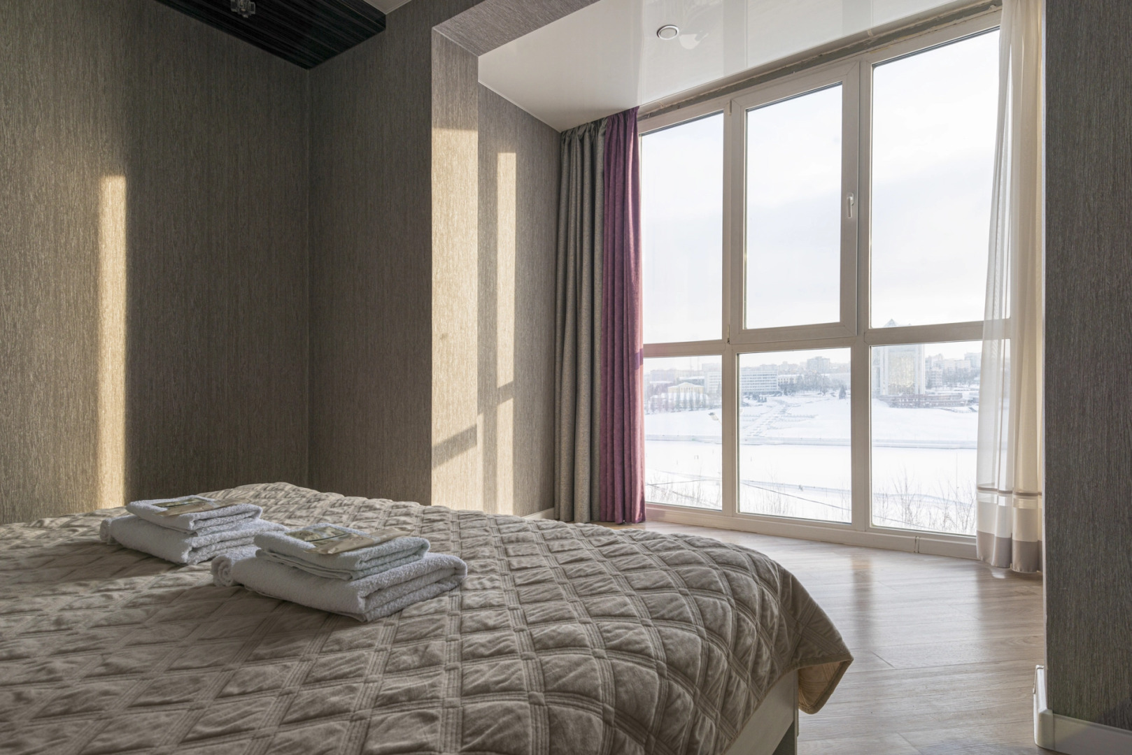 Квартира 3-к с панорамными окнами на залив от RentAp, 6 сп.мест