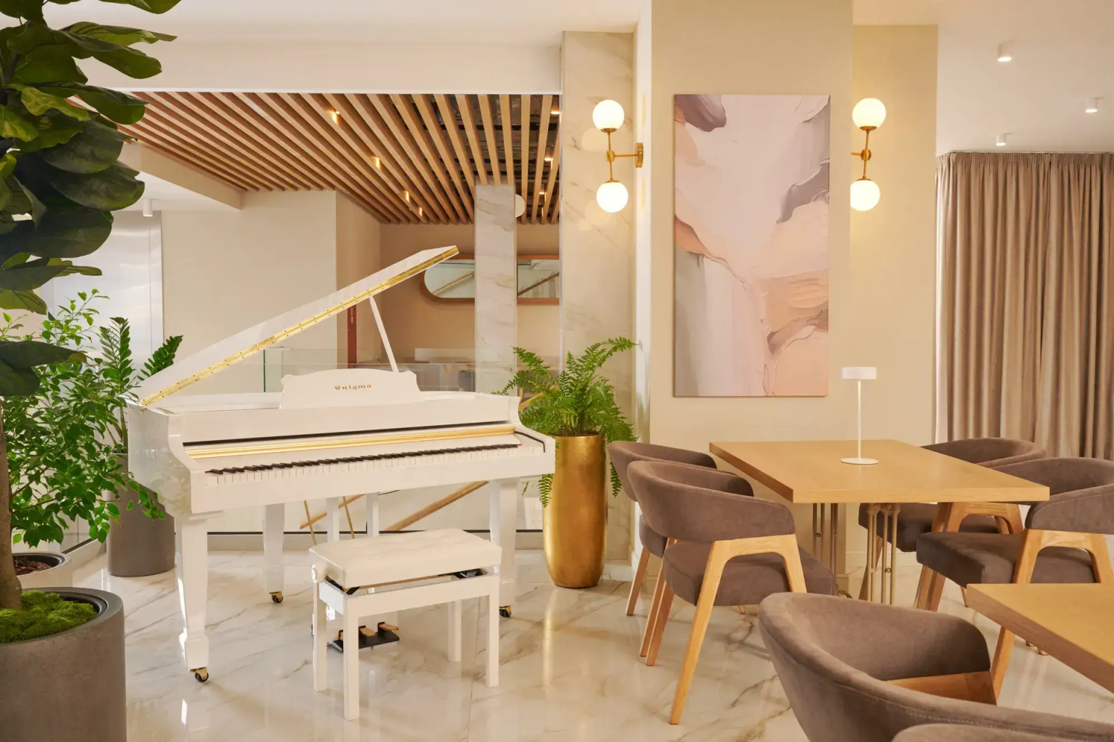 Отель Aura CityHotel