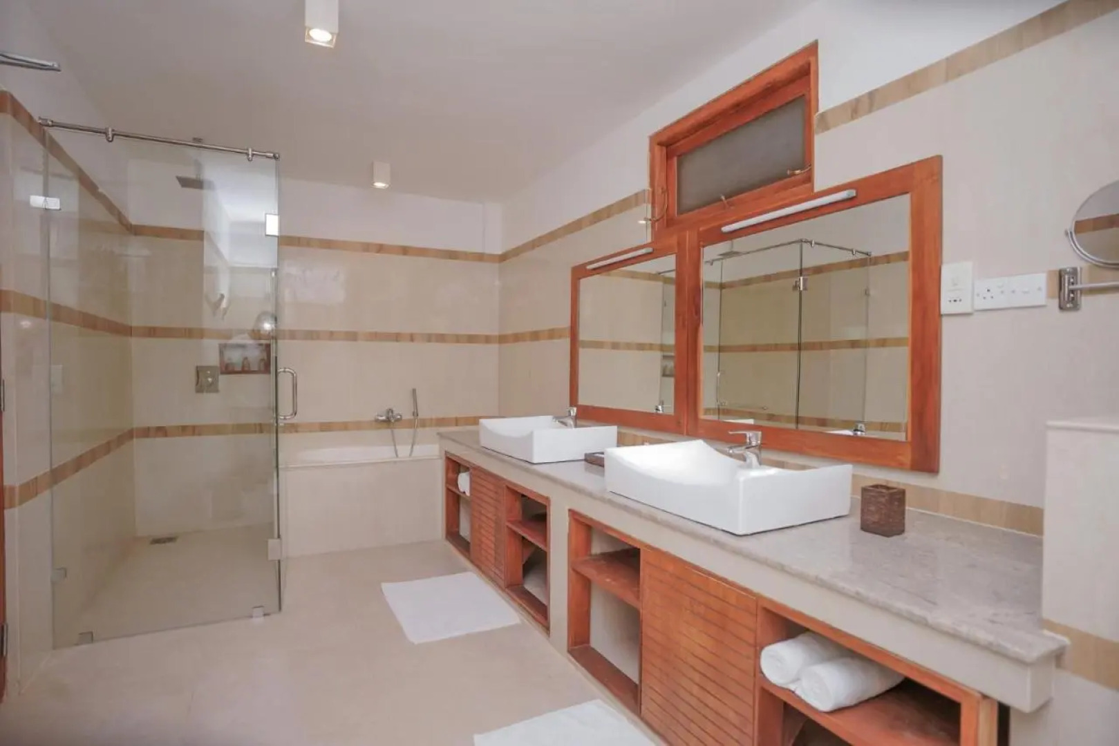 Отель Breeze Pasikudah Resort