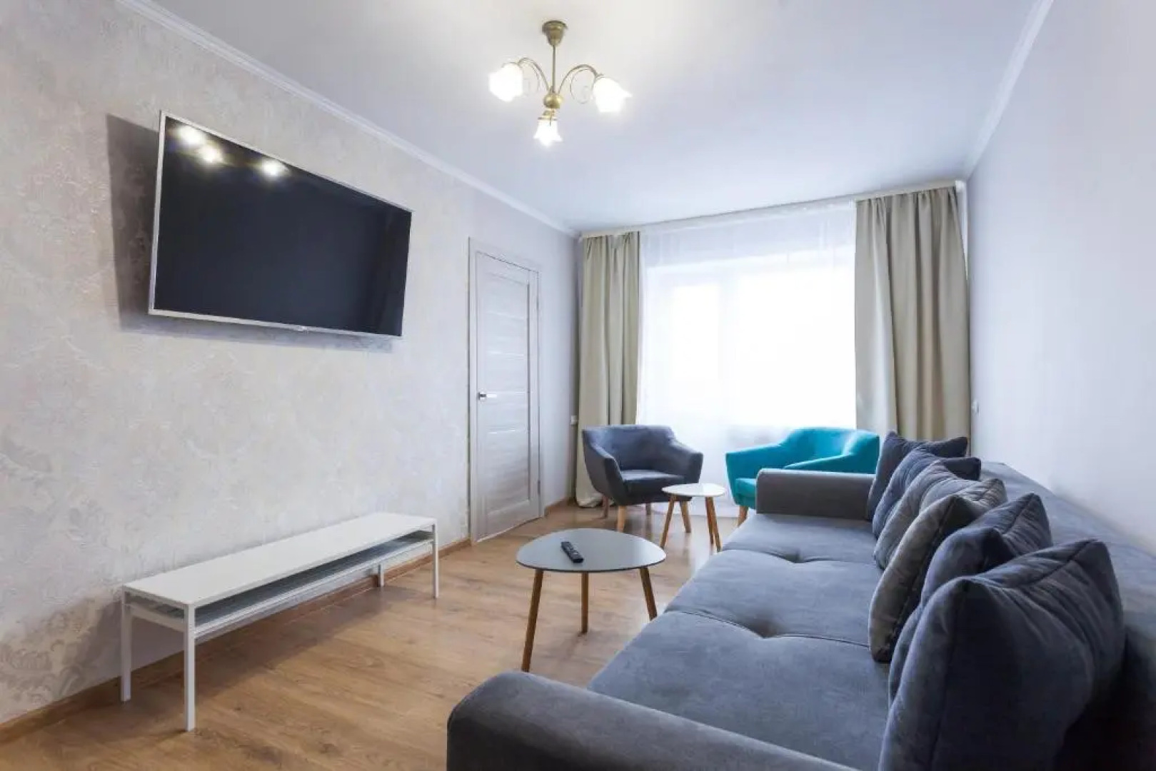 Апартаменты Трёхкомнатные Центр, Ленинский 29, Колибри#29