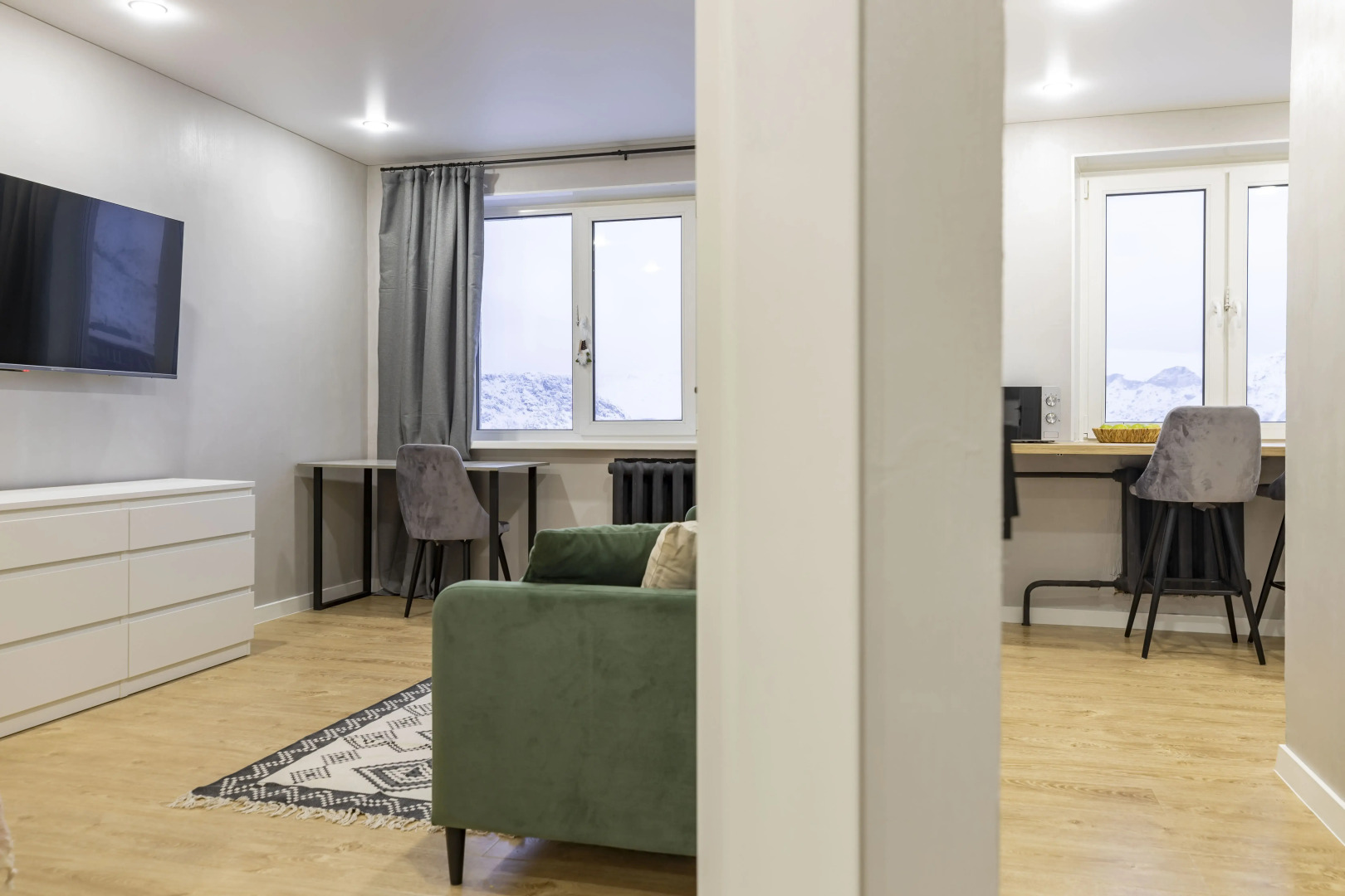 Квартира Уютная 2-к с Потрясающим Видом на Горы и Озеро