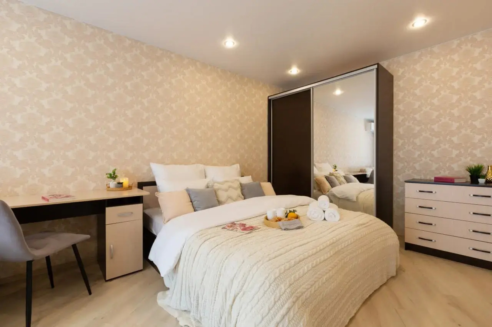 Апартаменты 1комнатные с балконом в красивом мкр Зеленограда, рядом транспорт